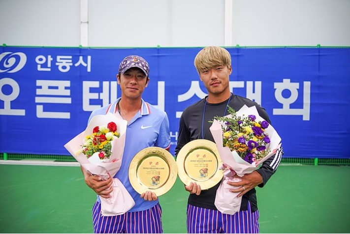 <b>세종시청 테니스팀</b>, 올해 첫 오픈대회서 남자 복식 1·2위 석권
