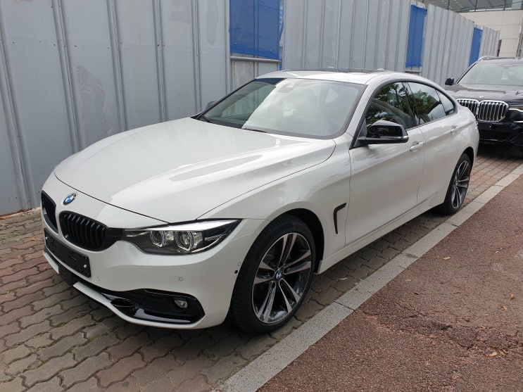 [4시리즈] 구미 대구 BMW 10월 프로모션 420d 그란쿠페 xDrive Sport (알파인화이트 / 레드 시트)