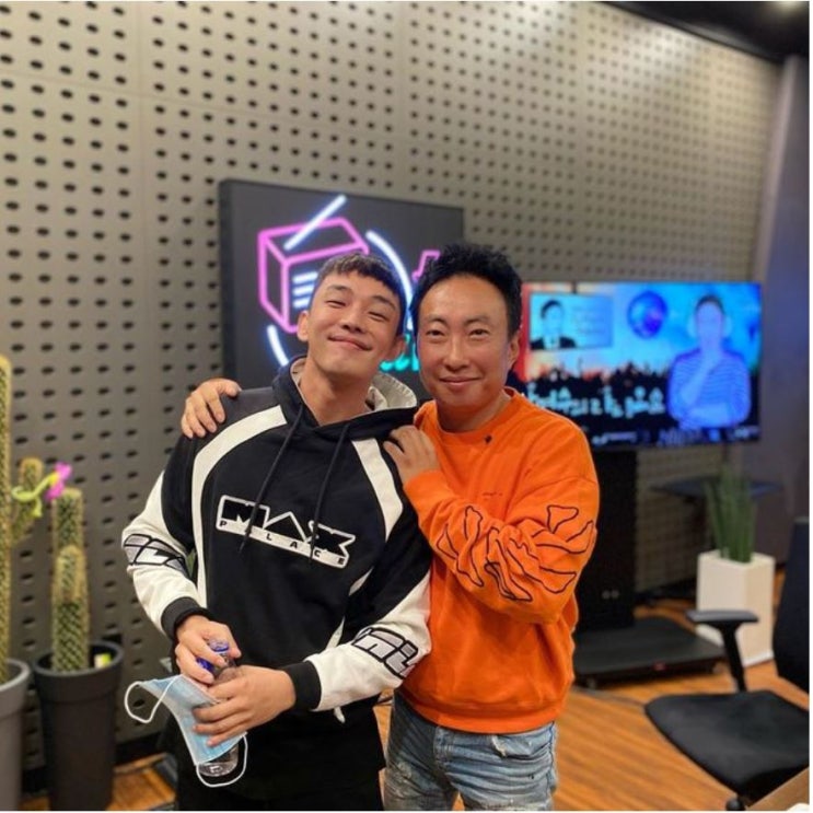  라디오쇼 유아인 돈 걱정 안 하고 살 만큼 번다 재테크도 안한다 15일 출연 영화 개봉