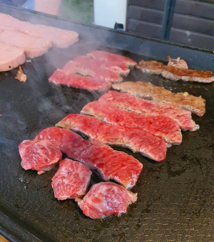 명절때 먹은 음식-한우꽃살,한우꽃등심,소고기새우살,연어회,전어회,문어숙회,샤인머스켓,전복삼계탕,족발