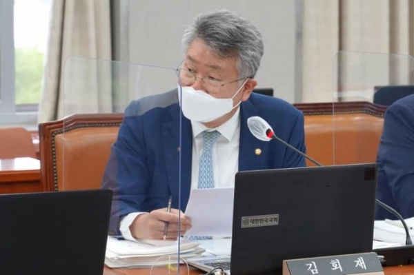 도로 위 오토바이 55.4%는 보험 미가입... 보험 사각지대 해소 대안은? 도로 위 오토바이 55.4%는 보험 미가입... 보험 사각지대 해소 대안은?