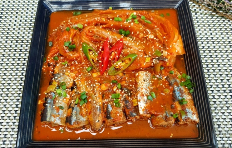  묵은지로 꽁치조림 만들기