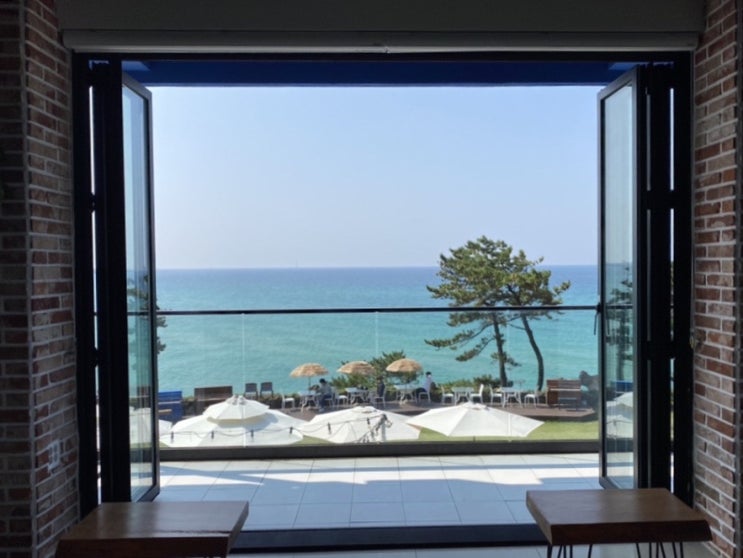  제주 애월 카페 제이제이 그랑블루(Cafe JJ Grand Blue), 오션뷰 블루 감성 인테리어 카페, 경치 좋은 루프탑와 산책로