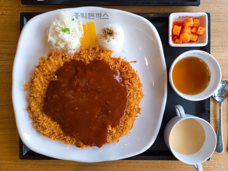  어마어마한 사이즈의 울산 홍익돈까스!