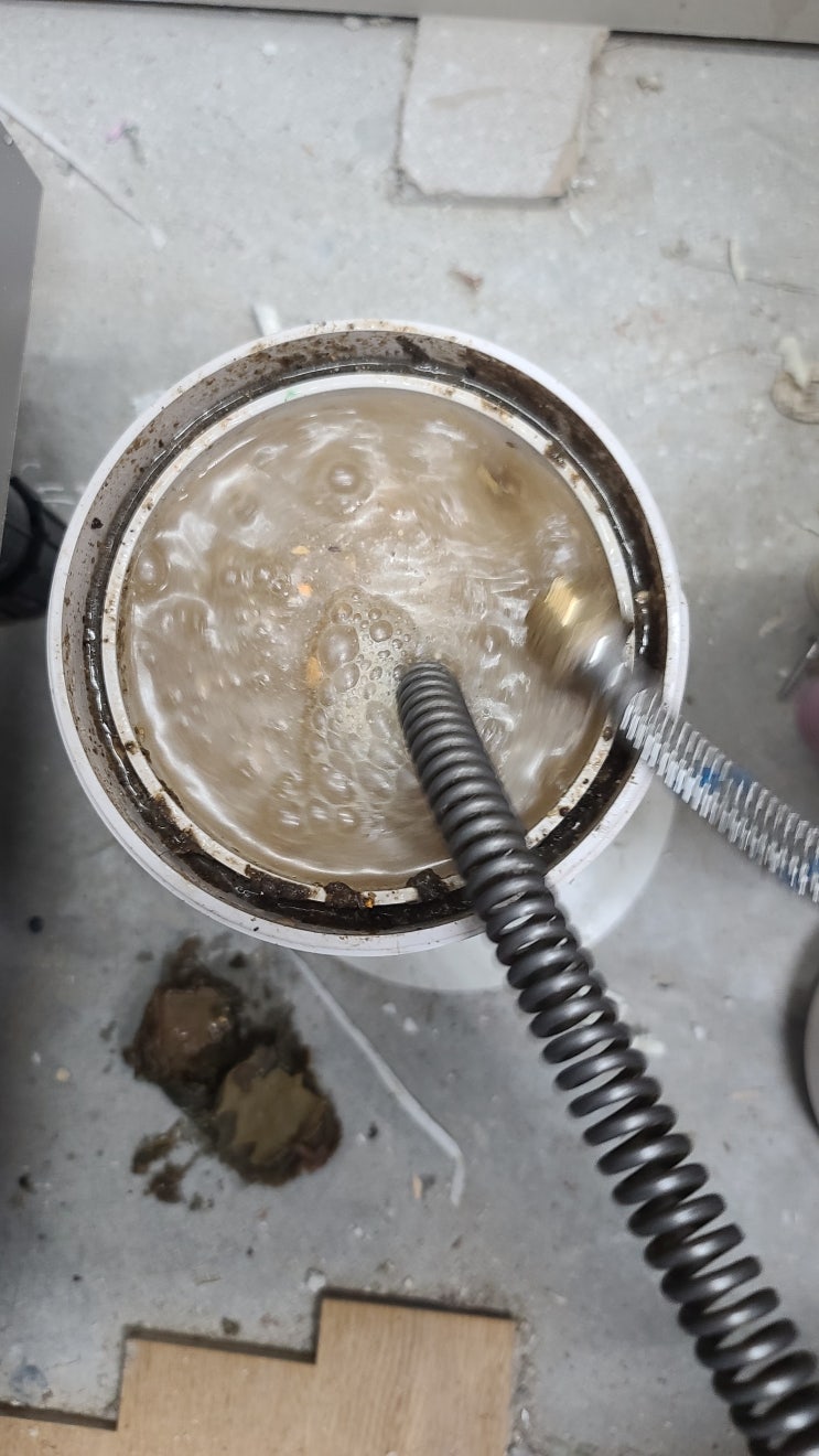  서울 동대문구 답십리 아파트 싱크대 막힘 및 역류 뚫는 업체(청년배관시스템)