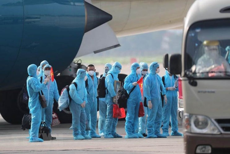  열렸던 하늘길 다시 막혔다...한국 등 7개국 국제선 항공 운항 '일시 중단'