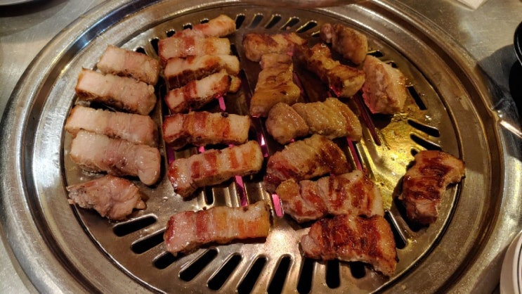  노원 도네누 / 볏짚 , 참나무 통 삼겹살 고기 - 훈제향 구웃