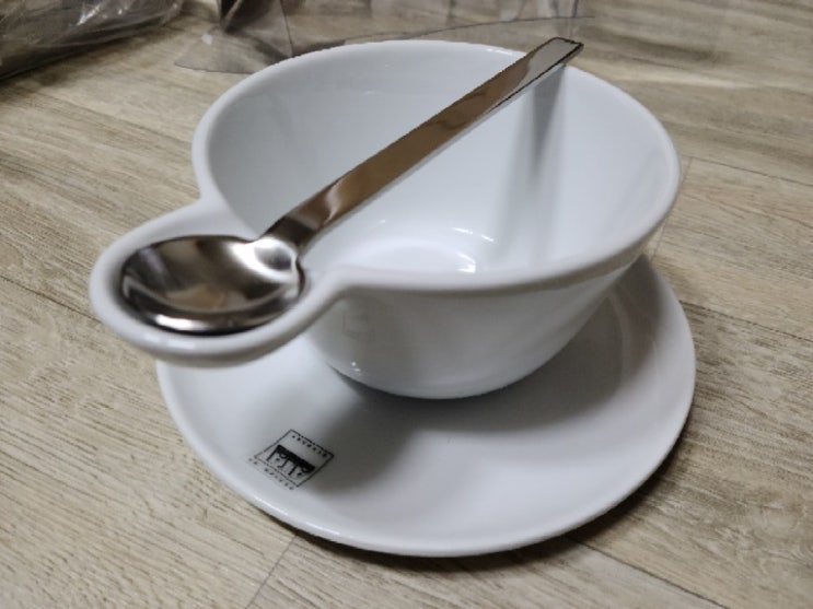  선물 받은 아사셀렉션의 시리얼그릇 멀티컵&스푼