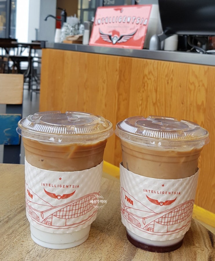  송도 현대프리미엄아울렛 안에 있는 조용하고 커피가 맛있는 카페 이스팀