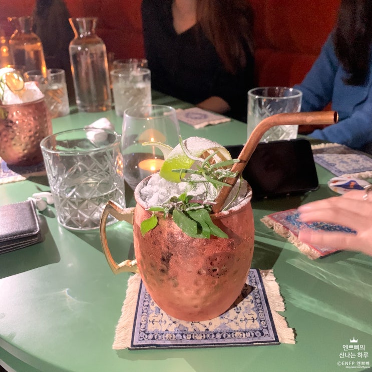  신사 가로수길 바 술집 :: 빌라레코드_모스코 뮬이 맛있는 시대별 칵테일 맛집, 임성빈 디자이너가 운영하는 쇼룸!