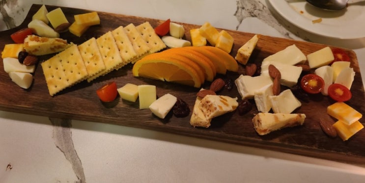  <진주맛집> 평거동맛집 ; 어쎔비, 와인, 감바스, 치즈, 파스타