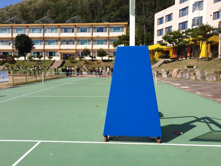  OO중학교 농구대보호대 교체 작업