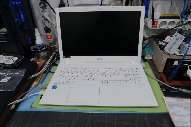 Acer E5-573-C30Q 노트북 외관