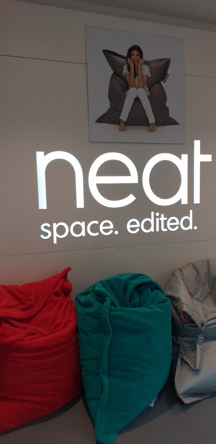  깔끔한 neat space