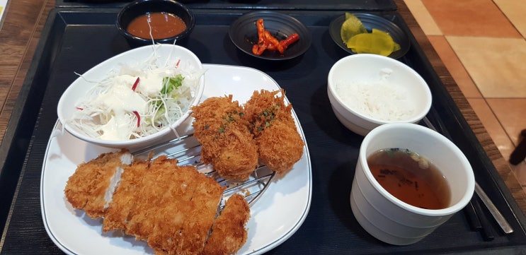 치즈를 좋아하신다면 돈치폭(돈가스 치즈 폭탄), 몽키스 돈가스 대학로점