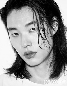  혜리남친 류준열, 장발까지 소화하는 미친간지..너무나 멋진 배우