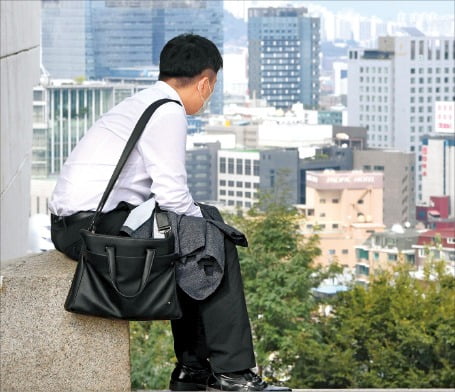 월급 얄팍한데 세금·건보료·연금 3배 더 떼가…"돈이 안 모인다" 월급 얄팍한데 세금·건보료·연금 3배 더 떼가…"돈이 안 모인다"