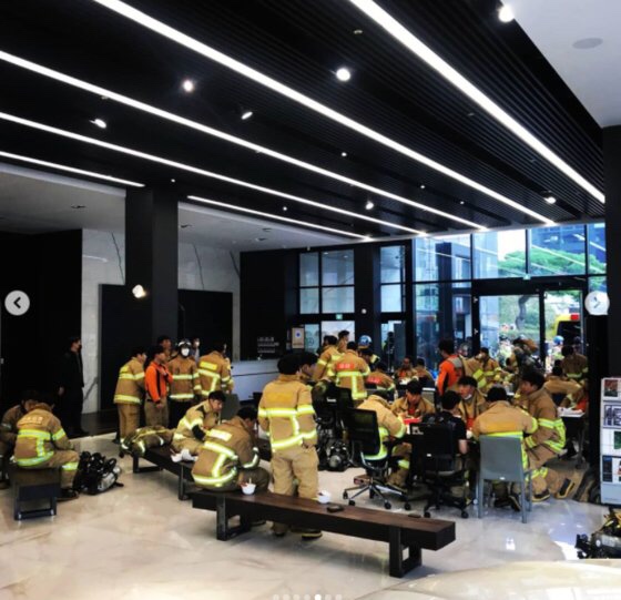  울산 “벤츠매장” 소방관들에게 자리를 내어주다