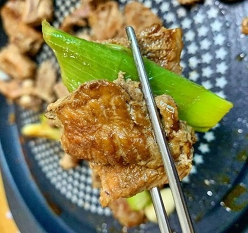  유독 수제돼지갈비 넘실넘실 정가네숯불갈비 한 팔을 잃다
