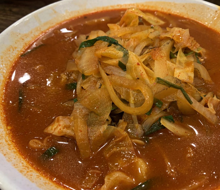 휴게소 맛집 빼놓을 수 없죠! 무주 만남의 광장 매콤달콤한 갈비짬뽕!