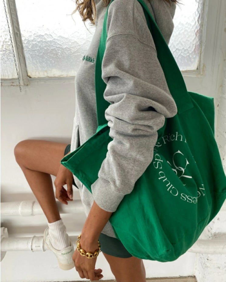  스포티앤리치, 스포티한 느낌 레트로 미니멀 디자인의  Sporty & Rich