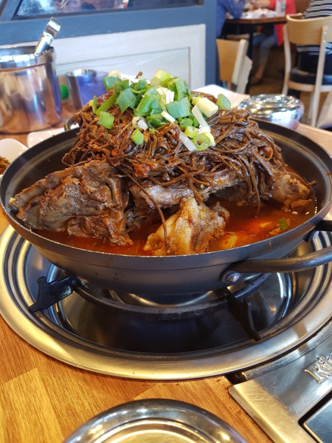  전주 여행 첫 번째 맛집/고구마순 감자탕 : 전주 육일식당