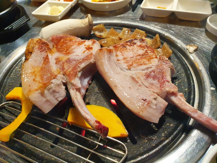 제주삼화맛집 춤추는돼지 망치고기 맛나네요 돈마호크