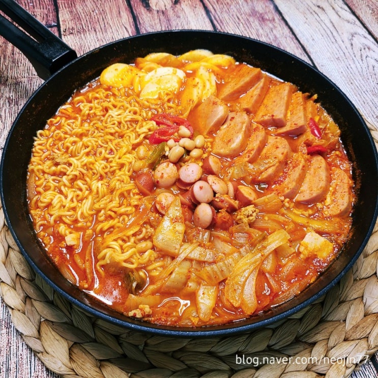 Jinny's집밥레시피 부대찌개 만드는 법 얼큰한 찌개요리 양념장까지 제대로 Jinny's집밥레시피 부대찌개 만드는 법 얼큰한 찌개요리 양념장까지 제대로