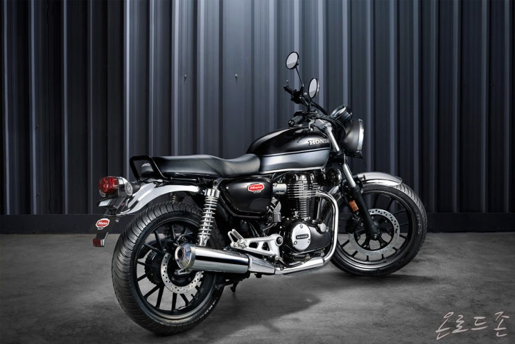  인도 혼다 H'Ness CB350 공개. CB350 제원 및 소개