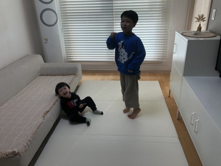  층간소음방지 거실매트 크림하우스 사용하고 있어요