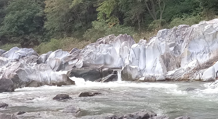 청송 가볼만한곳 신성계곡 백석탄 사진찍기 명소에요.