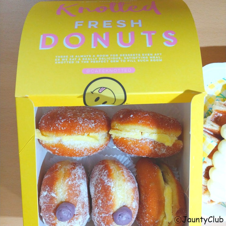 [카페노티드] 도넛 8가지 종류별로 먹어 본 솔직한 맛 리뷰(갤러리아 광교점 Cafe Knotted)