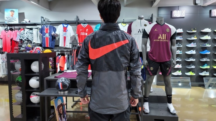  20-21 나이키 리버풀 fc 컬렉션 중 바람막이 완전 꿀 아이템 인정