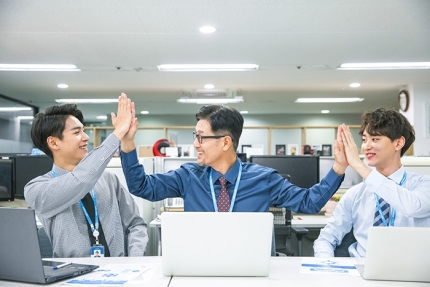 출세하는 기준? - 미국과 우리나라 어떤 차이가 있을까? - 성질 더러운 사람이 빨리 출세한다고? 협력 잘해야 승진이 빠르다.