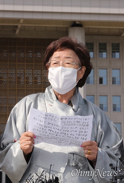 <b>이용수 할머니</b> '독일 <b>소녀상</b> 철거 안돼'