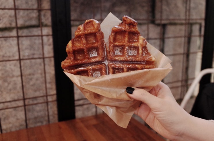  가로수길 새들러하우스 크로플 드디어 먹어봤다 와플 맛집 인정b