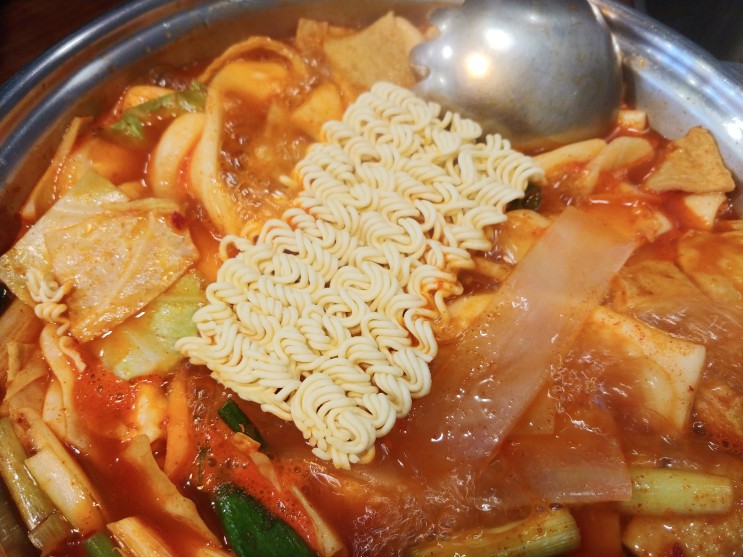 강북구 수유역 7번출구: 맛있는 떡볶이 무한리필 두끼 수유점