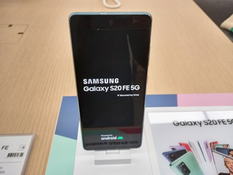 삼성서비스센터에서 갤럭시 S20FE 5G 실물보고 왔어요~!