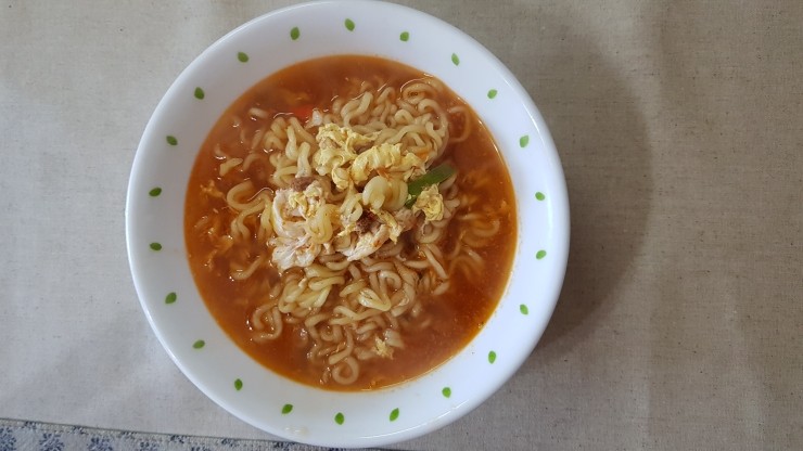  딸이 끓여준 라면