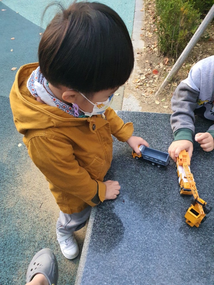  혼자 놀기보다 여럿이 노는게 재밌어여