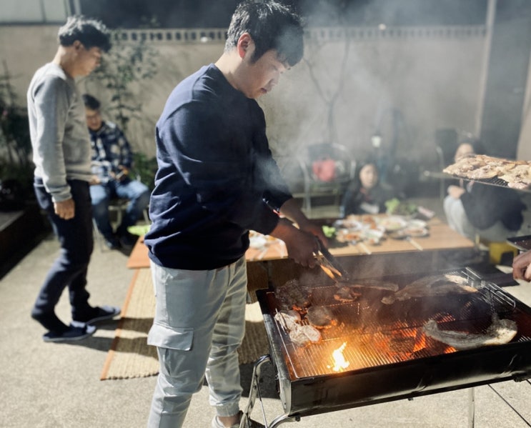  친구 : 가깝게 오래 사귄 사람
