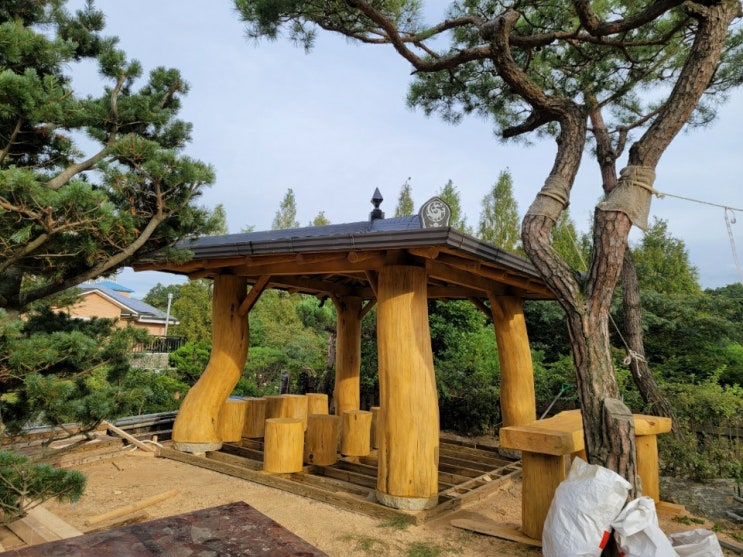  경기도 용인시 포곡읍 미르마을 원목파고라 파고라정자 원두막정자 문경우드  통나무의자 통나무테이블 원두막 설치
