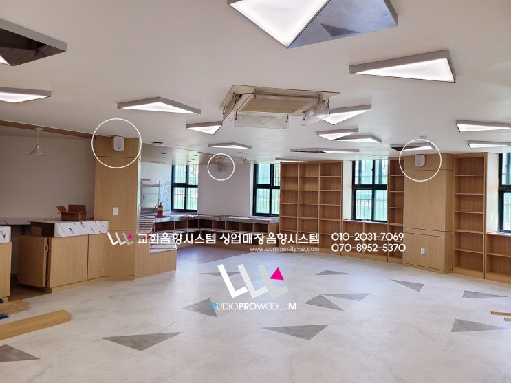  올바른 카페 매장스피커설치 위치와 그 중요성, **중학교와 강남 모교회 설치사례를 통한 분석과 대안 [음향시공 PRO울림]