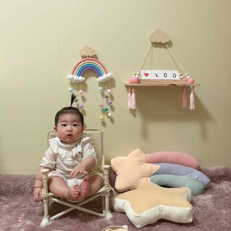 6개월아기 일상, 200일 셀프촬영 도오전!!! 아기방 꾸미기 소품으로 포토존 만들어 봤어요~ 6개월아기 일상, 200일 셀프촬영 도오전!!! 아기방 꾸미기 소품으로 포토존 만들어 봤어요~