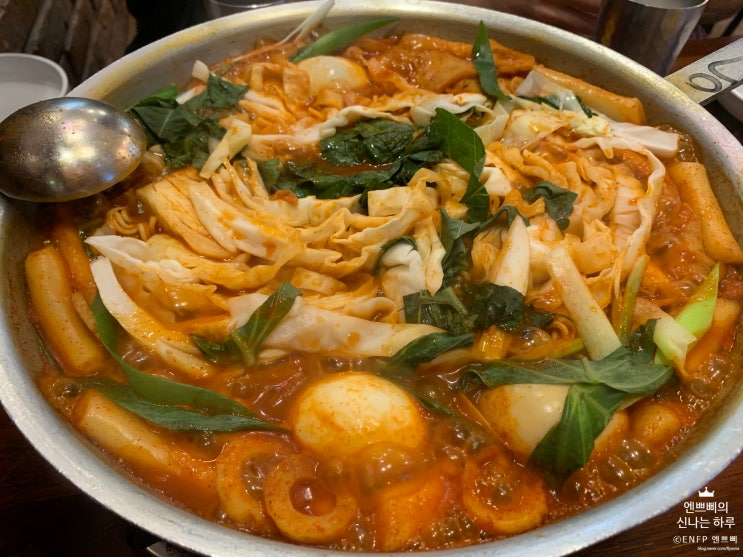  합정 홍대 맛집 :: 또보겠지떡볶이집 호호피크닉점_즉석떡볶이와 버터갈릭 감자튀김 그리고 날치치..세가완삼