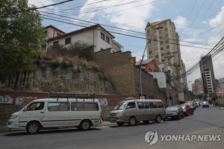 대선 앞둔 볼리비아 주유소 앞에 차들이 늘어선 까닭은