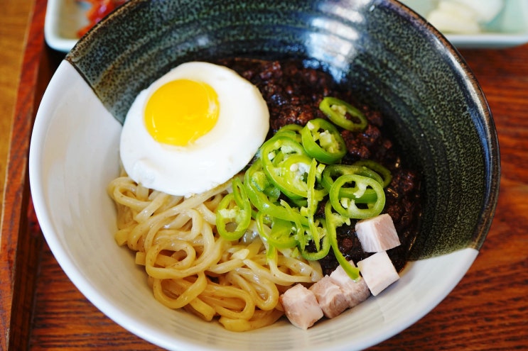  신촌맛집 독특한 짜장짬뽕이 맛보고 싶다면 충화반점