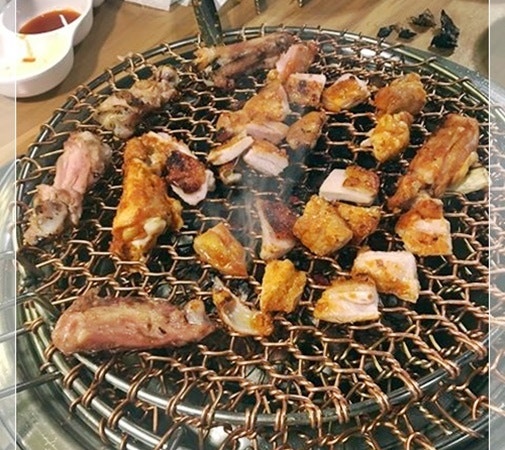 제대로 닭목살구이 완구히 촌놈숯불닭갈비 다림 보다