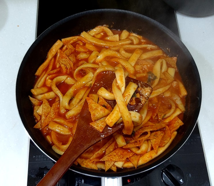  떡볶이택배 릴라별 누들떡볶이 존맛탱!