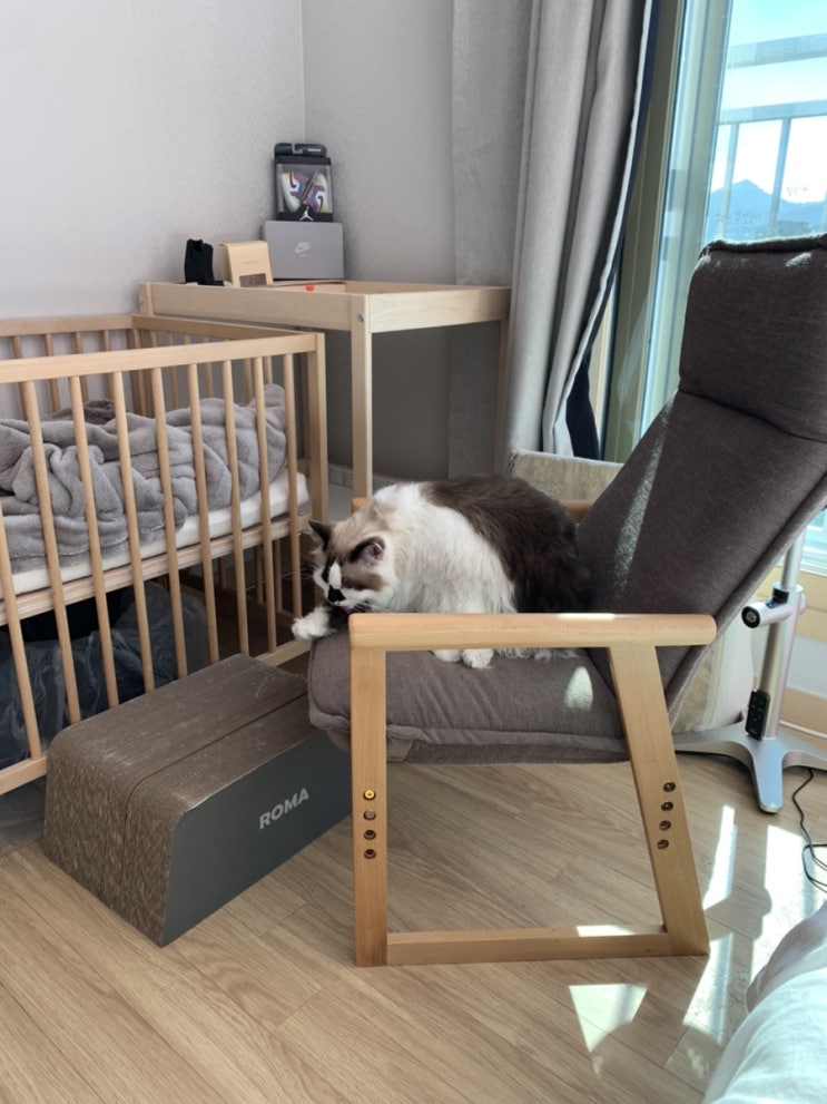  이케아 스니글라르 기저귀 교환대 육아용품 준비 중